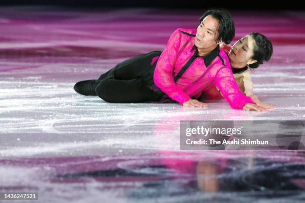 Kana Muramoto and Daisuke Takahashi of Japan perform at the Gala Exhibition during the ISU Grand Prix of Figure Skating - Skate America at The...