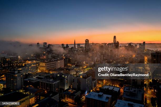 luftaufnahme der skyline von san francisco - nachbarschaft stock-fotos und bilder