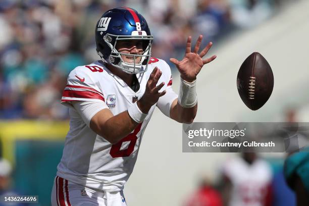 Daniel Jones of the New York Giants receives the snap during the second half against the Jacksonville Jaguars at TIAA Bank Field on October 23, 2022...