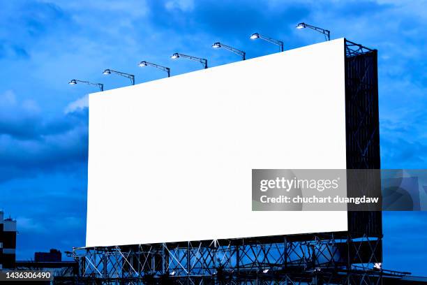 blank billboard for outdoor advertising poster on the highway - horizontaal stockfoto's en -beelden