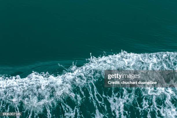 close-up view of ocean waves - mar da noruega - fotografias e filmes do acervo