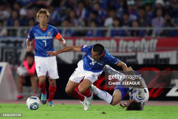 Shohei Ogura of Yokohama F.Marinos and Yasuhito Endo of Gamba Osaka compete for the ball during the J.League J1 match between Yokohama F.Marinos and...