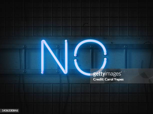 no message in neon style against black brick wall - impedir fotografías e imágenes de stock
