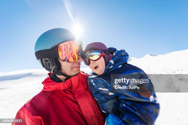 father and little son skiing at the mountain - ski closeup imagens e fotografias de stock