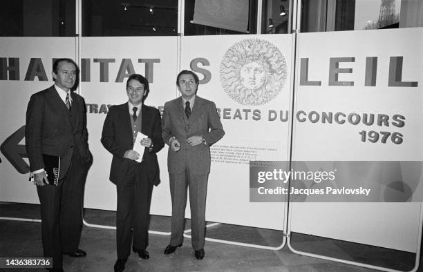 Michel d'Ornano , ministre de l'industrie, du commerce et de la recherche, visite l'exposition "Habitat Soleil 1976"