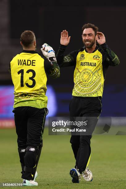 Matthew Wade and Glenn Maxwell of Australia celebrates the wicket of Dasun Shanaka of Sri Lanka during the ICC Men's T20 World Cup match between...