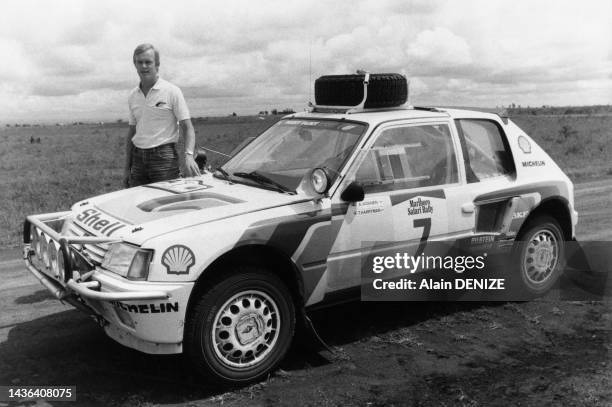 Portrait d'Ari Vatanen avec sa 'Peugeot 205' lors du Safari Rallye au Kenya, le 4 avril 1985.