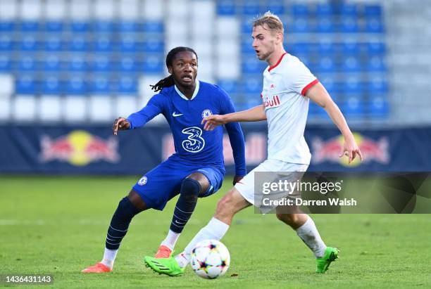 Silko Thomas of Chelsea battles for possession with Raphael Hofer of FC Salzburg during the UEFA Youth League match between FC Salzburg and Chelsea...