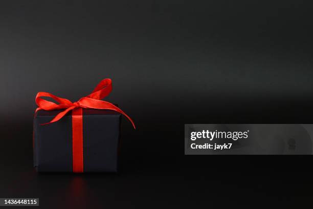 black friday shopping - the gift photo exhibit stock pictures, royalty-free photos & images