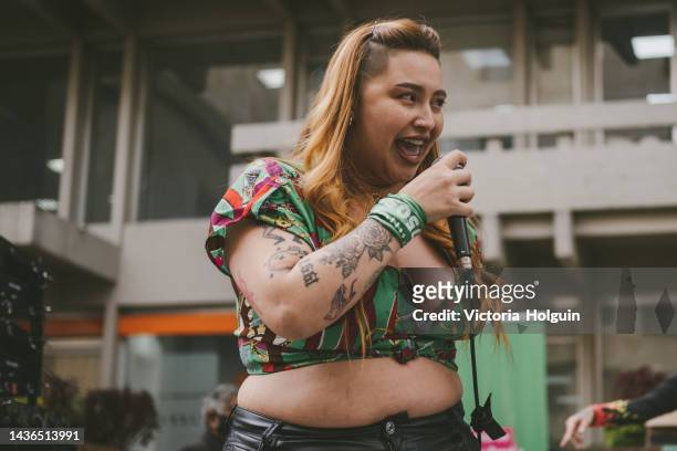woman singing - aborto bildbanksfoton och bilder