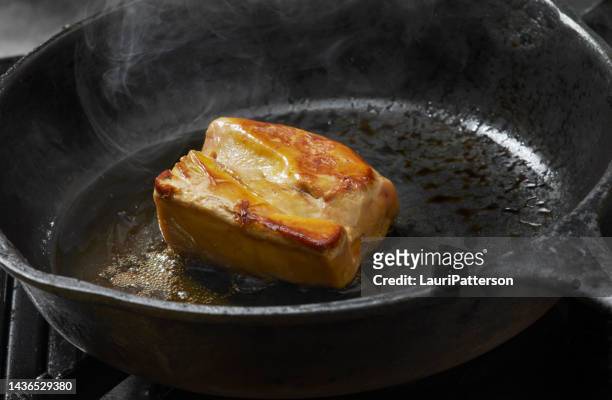 pan searing foie gras - seared stockfoto's en -beelden