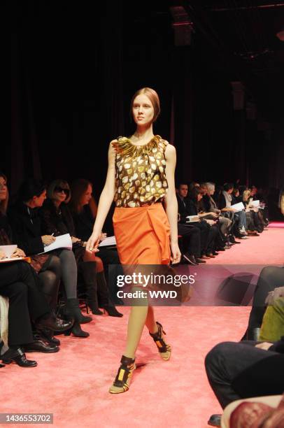 Model Marike Le Roux on the runway at Jason Wu\'s fall 2010 show.