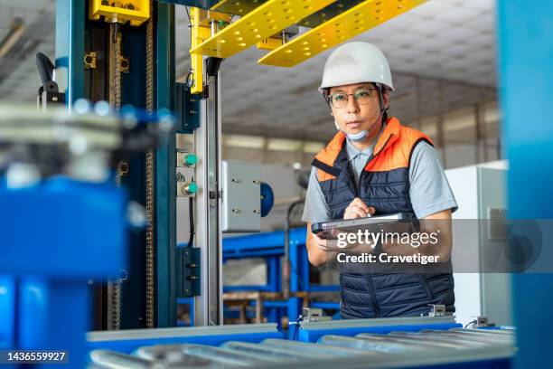 Input Output Machine Photos and Premium High Res Pictures - Getty Images