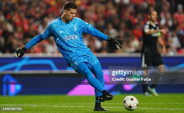 Wojciech Szczesny of Juventus in action during the Group H - UEFA Champions League match between SL Benfica and Juventus at Estadio da Luz on October...