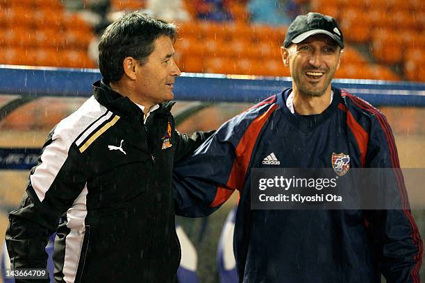 Brisbane Roar head coach Rado Vidosic speaks to FC Tokyo head coach Ranko Popovic prior to the AFC Asian Champions League Group F match between FC...