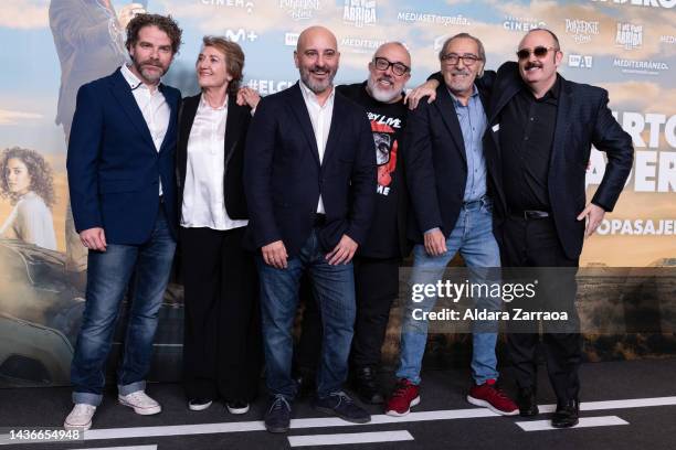 Daniel Huarte, Maria Jesus Hoyos, Jaime Ordoñez, Alex de la Iglesia and Enrique Villen attend the "El Cuarto Pasajero" photocall at Cine Capitol on...