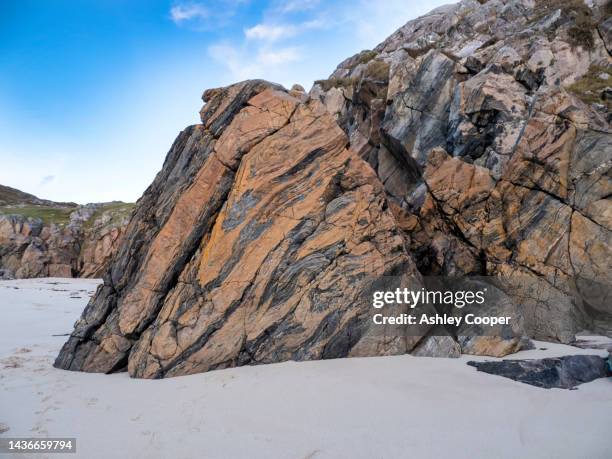 lewisian gniess, one of the oldest rocks on the planet at achmelvich, assynt, scotland, uk. - achmelvich stock pictures, royalty-free photos & images