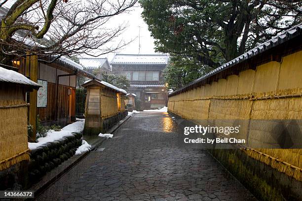 alley with houses - 高山 ストックフォトと画像