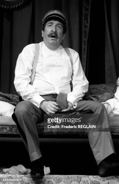 Pierre Tornade sur scène dans la pièce 'Le Dindon' de Georges Feydeau à Paris le 6 septembre 1984
