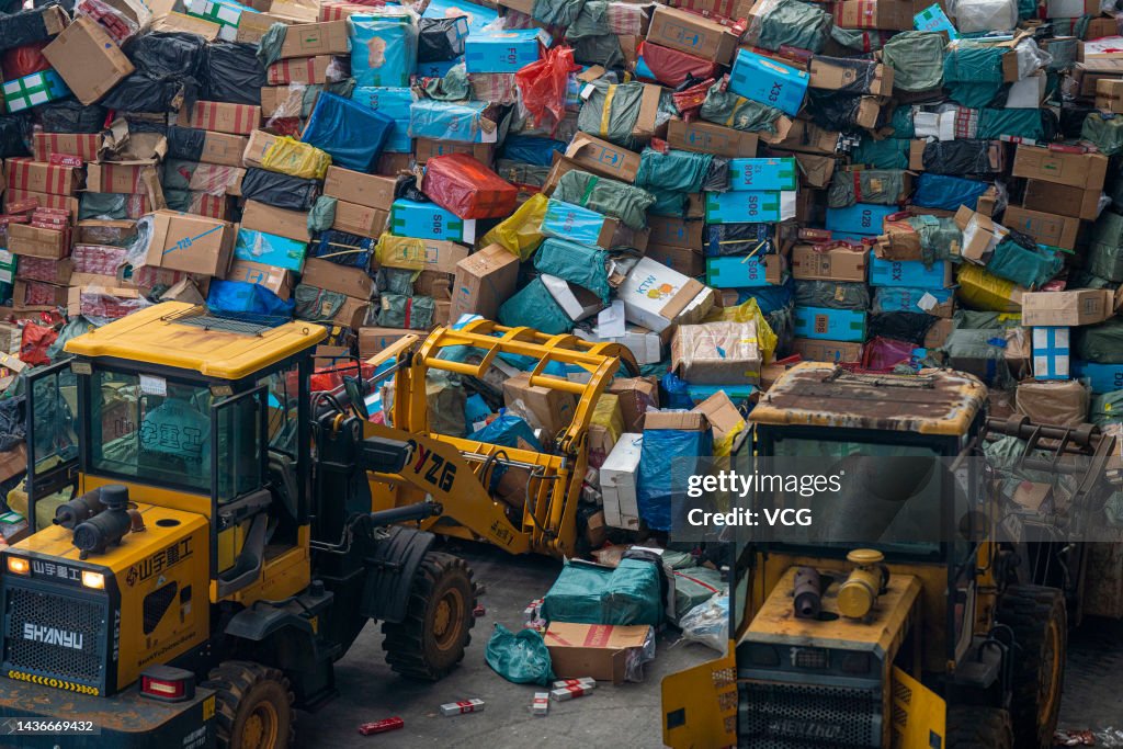 Smuggled Cigarettes Destroyed In Hainan