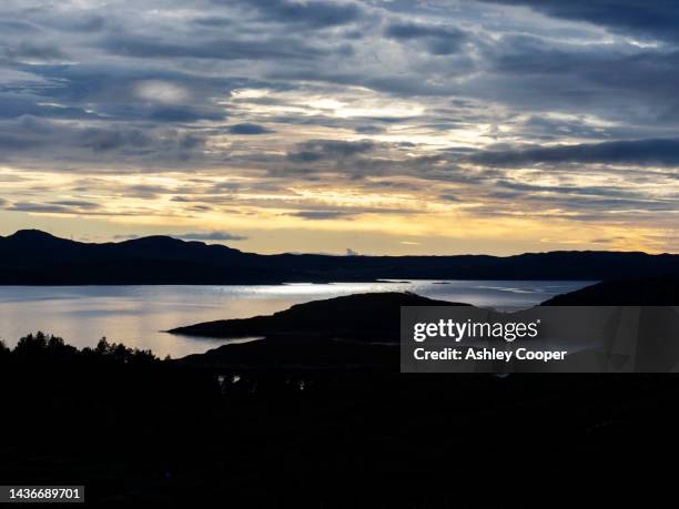 coastal scenery just south of lochinver at dusk, assynt, scotland, uk. - achmelvich stock pictures, royalty-free photos & images