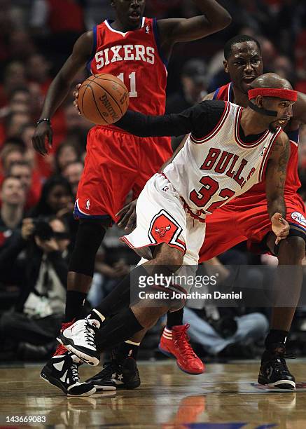 Richard Hamilton of the Chicago Bulls drives against Elton Brand of the Philadelphia 76ers in Game Two of the Eastern Conference Quarterfinals during...
