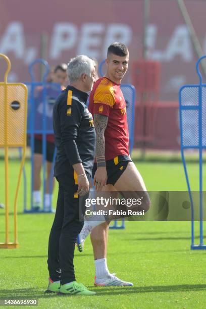 Roma coach Josè Mourinho and Gianluca Mancini during a training session at Centro Sportivo Fulvio Bernardini on October 26, 2022 in Rome, Italy.