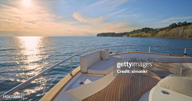 malerischer blick auf das meer - schiffsdeck stock-fotos und bilder