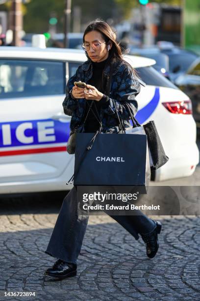 930 Chanel Shopping Bag Stock Photos, High-Res Pictures, and