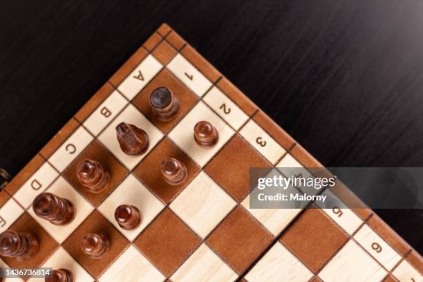 chess board on a black table. - schachbrett stock-fotos und bilder