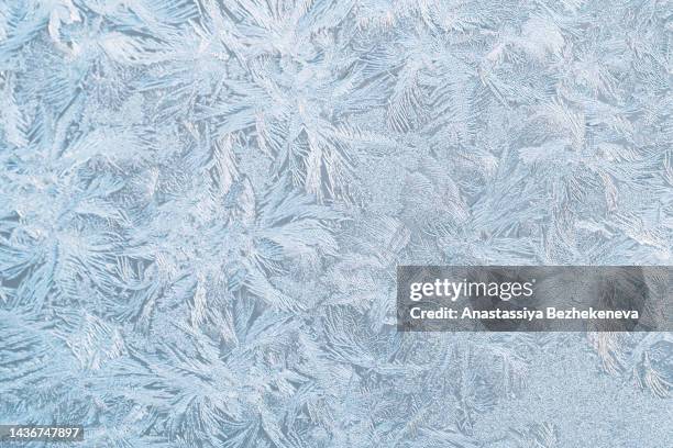 background of frozen dendrites on glass - geada imagens e fotografias de stock