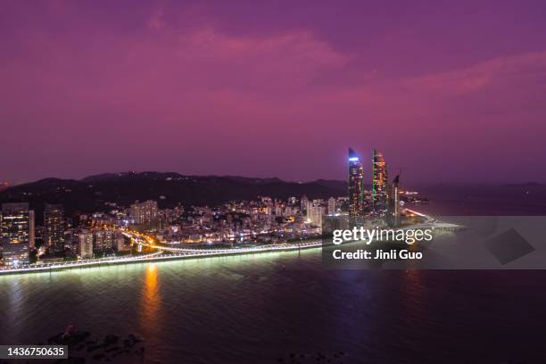 cielo romántico junto al mar después del atardecer - xiamen fotografías e imágenes de stock