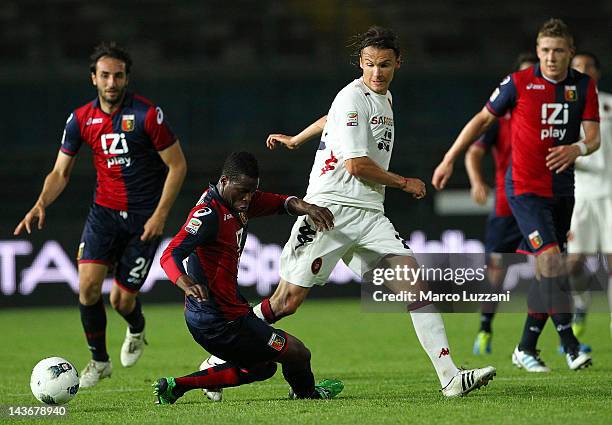 Albin Ekdal of Cagliari Calcio competes for the ball with Masahudu Alhassan of Genoa CFC during the Serie A match between Genoa CFC and Cagliari...