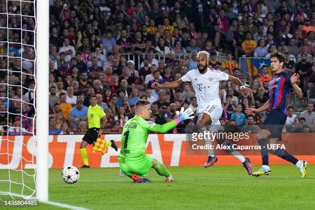 Eric Maxim Choupo-Moting of Bayern Munich scores their team's second goal past Marc-Andre ter Stegen of FC Barcelona during the UEFA Champions League...