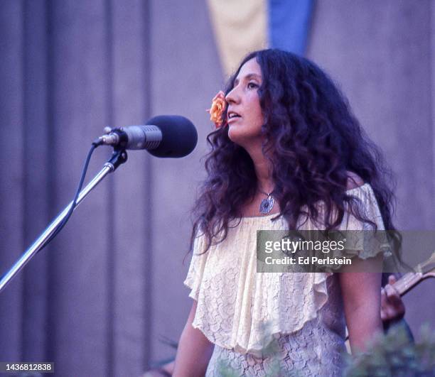 Maria Muldaur performs during the Bread & Roses Festival at the Greek Theatre on October 9, 1977 in Berkeley, California.