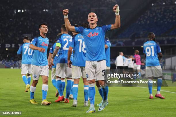 Leo Ostigard of Napoli celebrates scoring their side's third goal during the UEFA Champions League group A match between SSC Napoli and Rangers FC at...