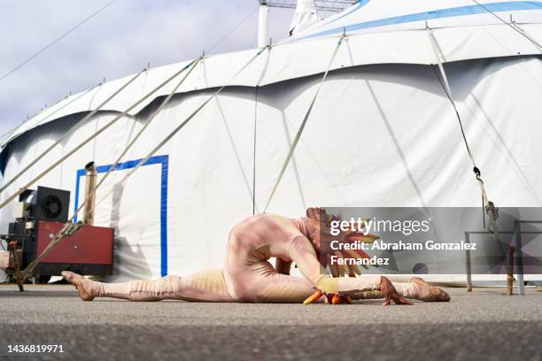 Contortion Bump Contortionist Photos Photos and Premium High Res Pictures - Getty Images