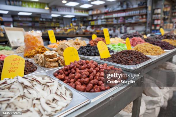 dátiles secos y azufaifo en el mercado mahane yehuda, jerusalén - azufaifo fotografías e imágenes de stock