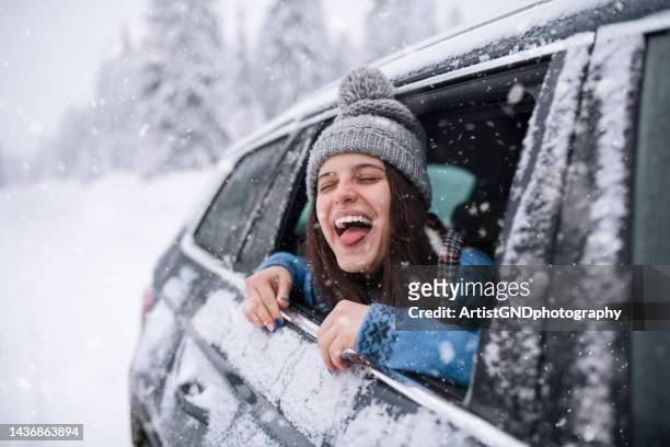 der geschmack des winters. - winter car stock-fotos und bilder