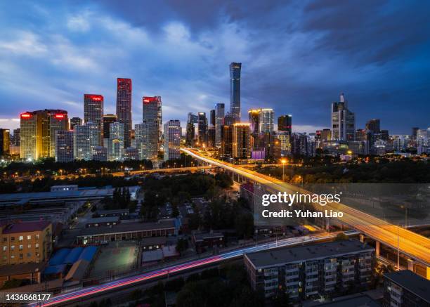 beijing cdb cityscape at night - 北京 stockfoto's en -beelden