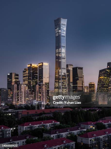 beijing cdb cityscape at night - 北京 stockfoto's en -beelden