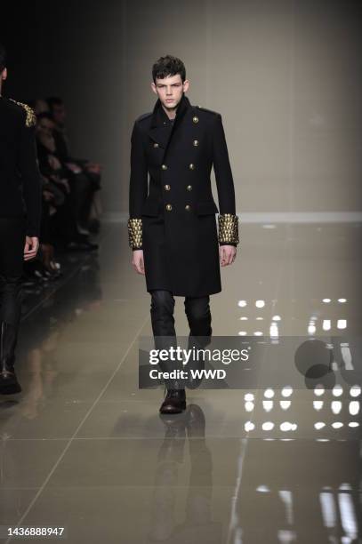 Model on the runway at Burberry Prorsum\'s fall 2010 menswear show at Via Melegari. Designed by Christopher Bailey.