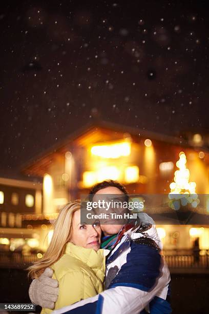 smiling couple hugging in snow - woman snow outside night stockfoto's en -beelden