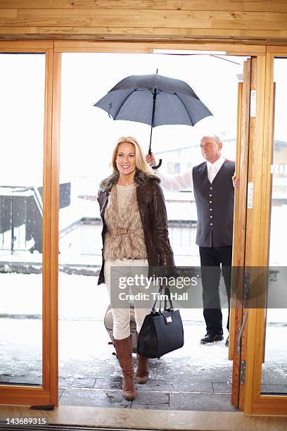 couple walking through hotel front doors - protection luxe stock-fotos und bilder