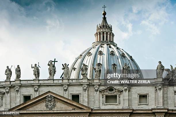 statues of st peters square in rome - vatican stockfoto's en -beelden