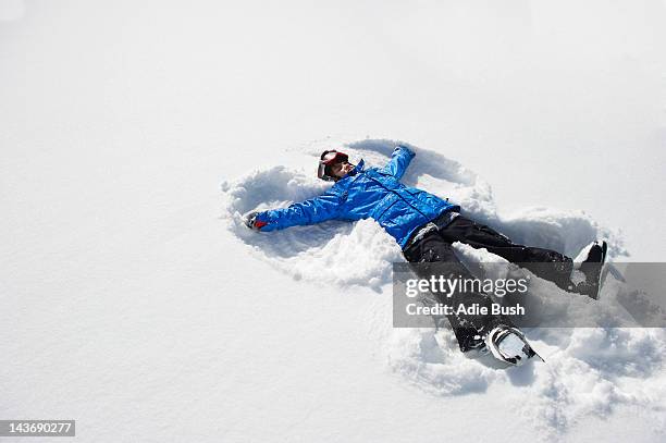 boy making snow angel - snow angel 個照片及圖片檔