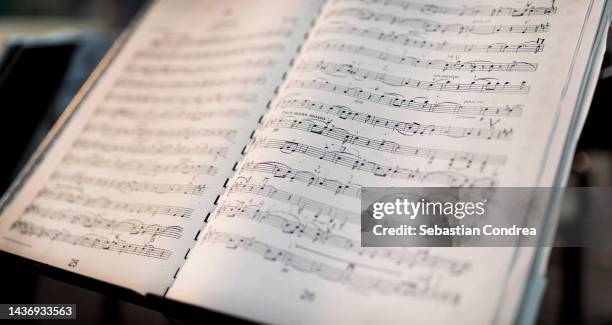 musical sheet music for stopped on the lectern by a clothespin, some notes and notes on the sheet. - notenblatt stock-fotos und bilder