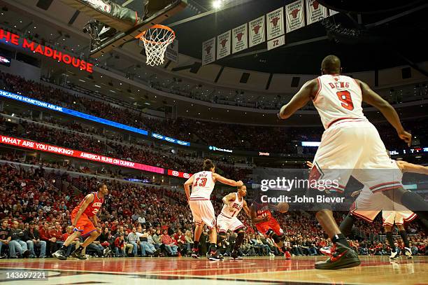 Playoffs: Philadelphia 76ers Jrue Holiday in action vs Chicago Bulls Derrick Rose at United Center. Game 1. Chicago, IL 4/28/2012 CREDIT: John Biever