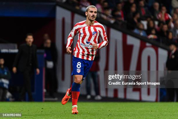 Antoine Griezman of Atletico de Madrid runs in the field during the UEFA Champions League group B match between Atletico Madrid and Bayer 04...