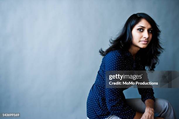 studio portrait of business woman - serious businesswoman stock pictures, royalty-free photos & images